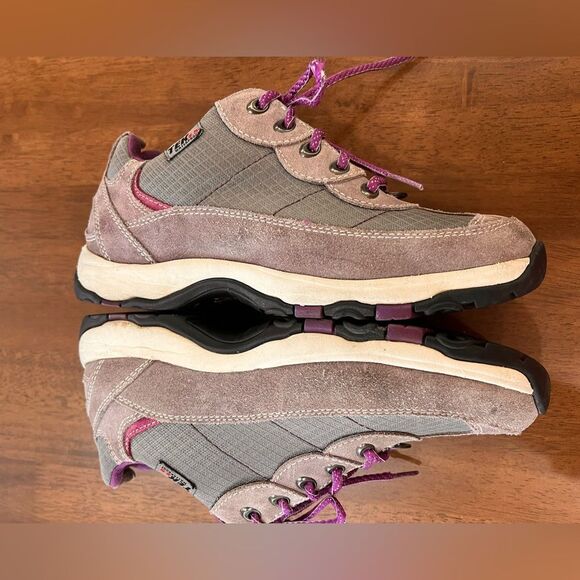 LL Bean Waterproof Insulated Suede Sneakers women 7 wide Outdoor Hiking Camping - Picture 2 of 9